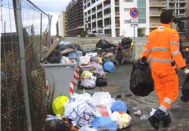 Rifiuti via del vignola m